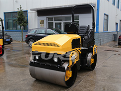 鋼輪款座駕壓路機(jī)做好保養(yǎng)不容忽視！